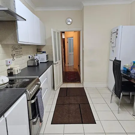 Cosy Family Home Londra Esterno foto