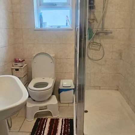 Cosy Family Home Londra Esterno foto